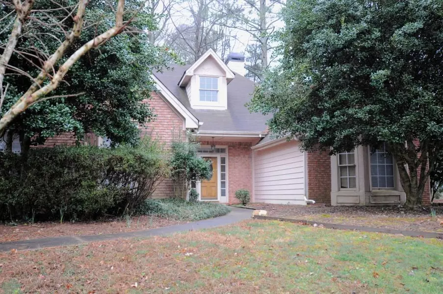 1302 Cobblestone LN, Woodstock, GA 30189