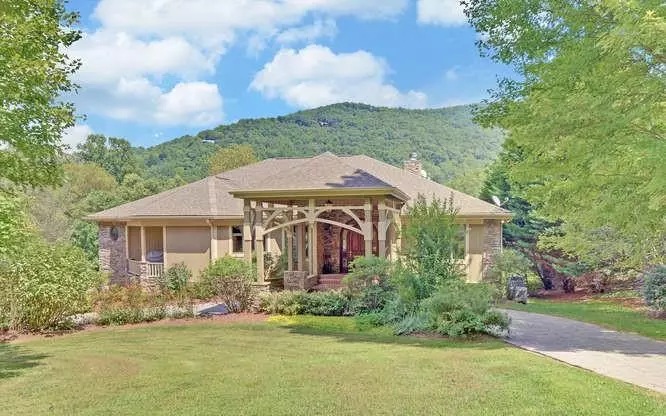 4697 ARROWHEAD RD, Hiawassee, GA 30546