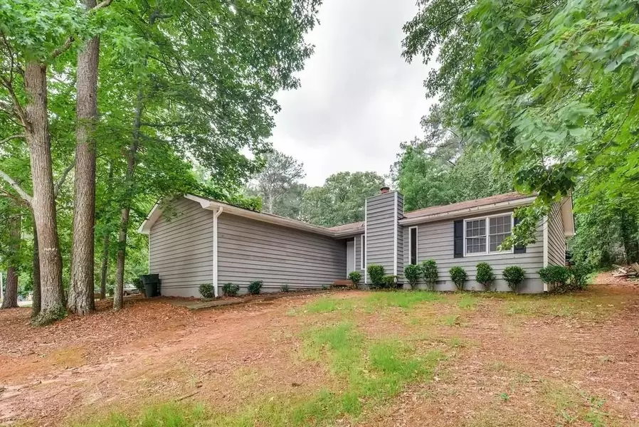 1774 Hunting Creek LN, Conyers, GA 30013