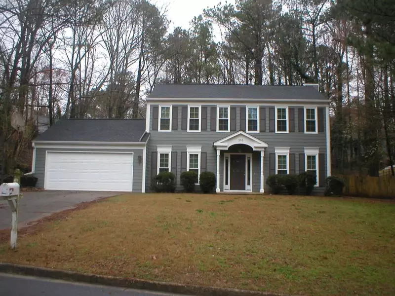 305 Barrington DR E, Roswell, GA 30076