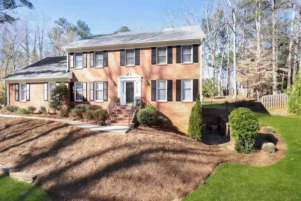 1075 Willow BND, Roswell, GA 30075