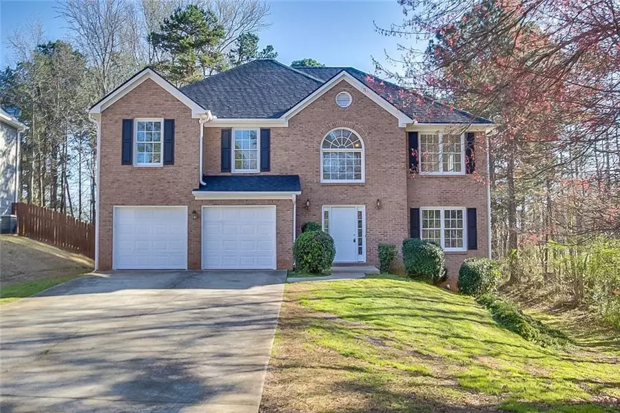 5802 Silverthorn DR, Flowery Branch, GA 30542