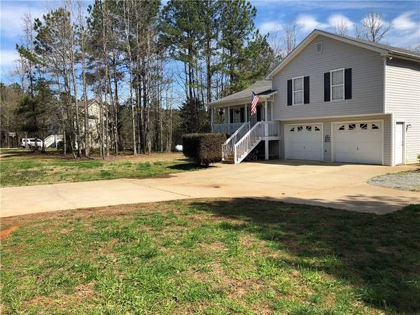 37 Mulberry LN, Lindale, GA 30147