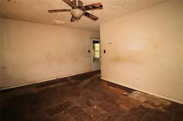 Lithia Springs, GA 30122,1985 Chestnut Log DR