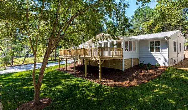 935 Pine CIR, Woodstock, GA 30189