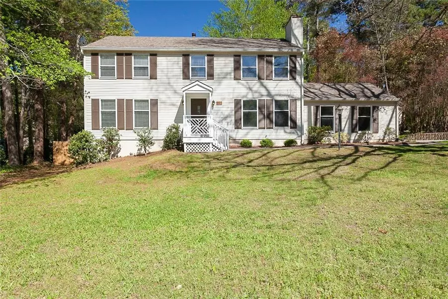 9724 N Pond CIR, Roswell, GA 30076