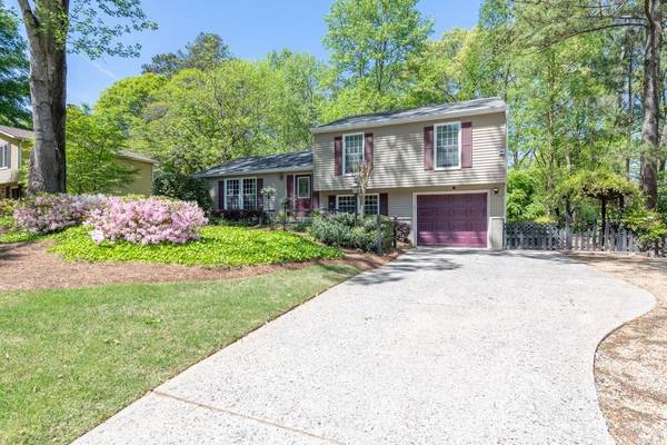 460 N POND TRL, Roswell, GA 30076