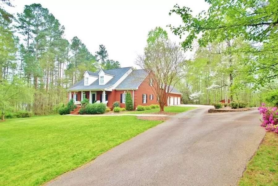 1047 HIDDEN LAKES TRL, Jefferson, GA 30549