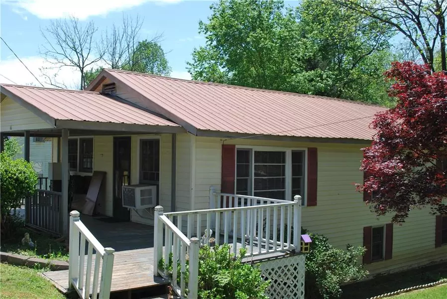 16 Riley RD, Dahlonega, GA 30533