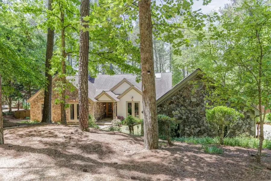 9365 Huntcliff TRCE, Sandy Springs, GA 30350