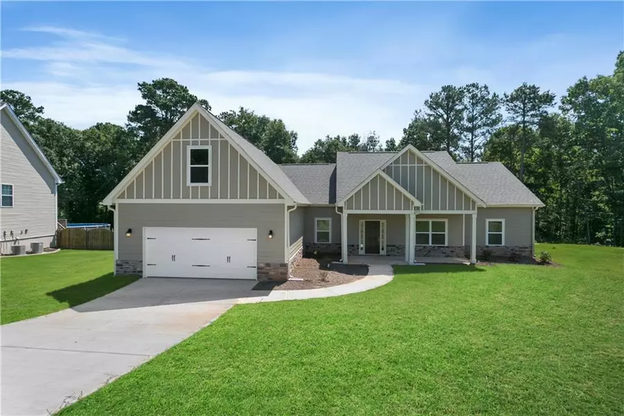 934 Golden Meadows LN, Loganville, GA 30052