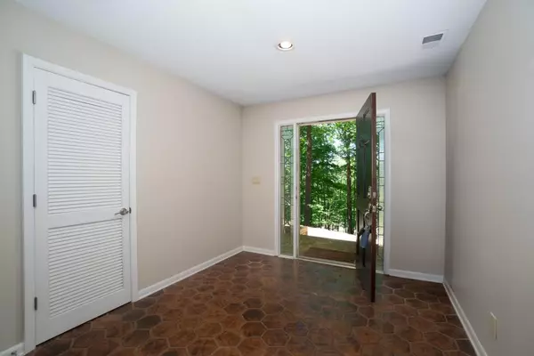 Sandy Springs, GA 30350,9380 Huntcliff TRCE