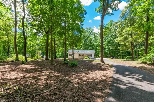 Dahlonega, GA 30533,240 English Court