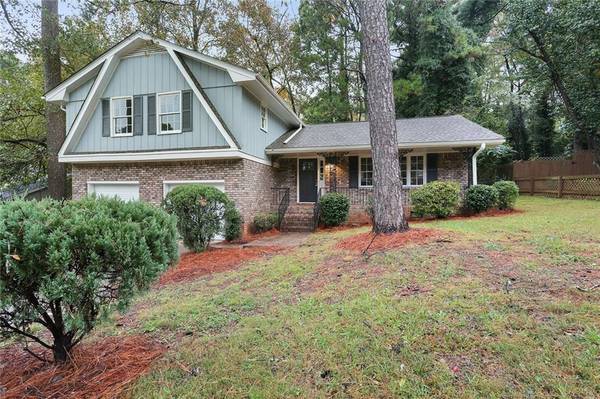 3524 Sandy Woods LN, Stone Mountain, GA 30083