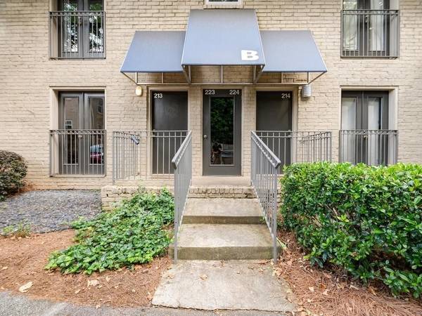 2023 Oakview RD SE #213, Atlanta, GA 30317