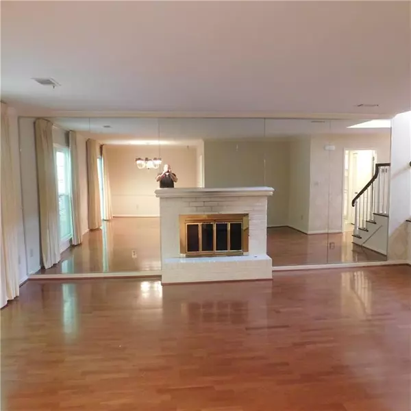 Dunwoody, GA 30338,4589 Village Oaks CIR