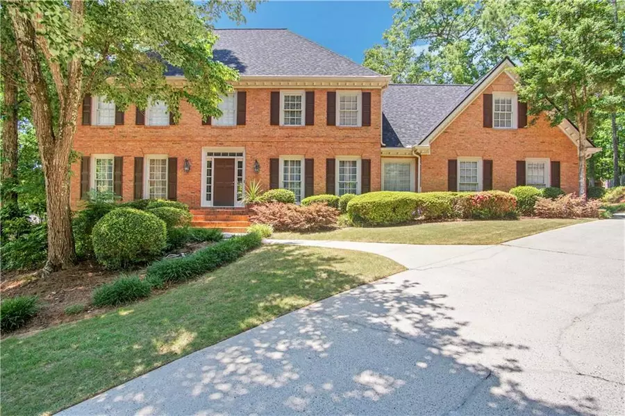 8715 Willowbrae LN, Roswell, GA 30076