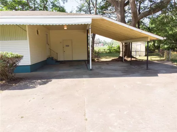 Lindale, GA 30147,325 Garden AVE SE