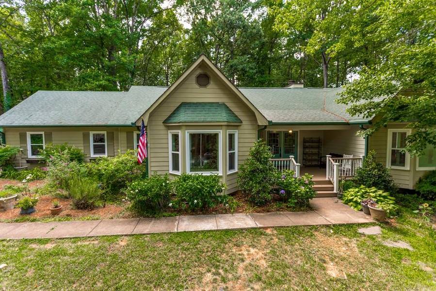 195 LITTLE CREEK DR, Sharpsburg, GA 30277