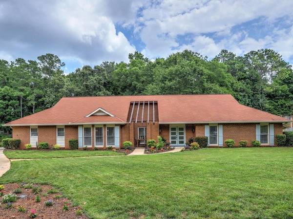 225 Saddle Creek DR, Roswell, GA 30076