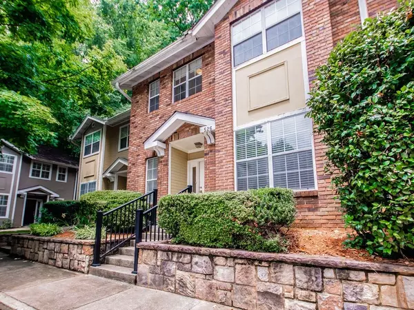 Atlanta, GA 30306,526 WOODBRIDGE HOLLOW CT NE