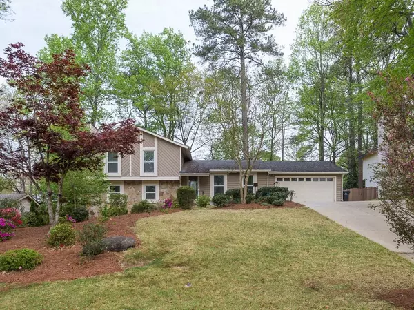 160 Moonshadow CT, Roswell, GA 30075