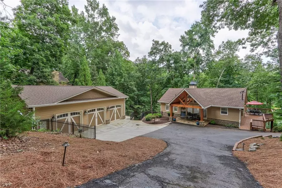 9055 Walnut Cove LN, Gainesville, GA 30506