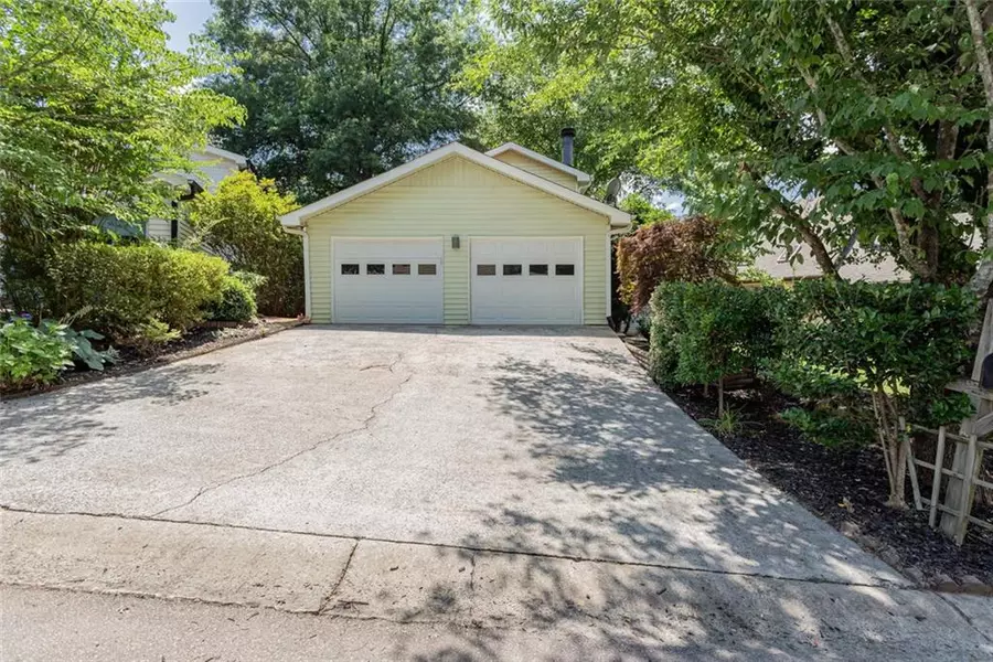 2972 Black Bear DR SE, Marietta, GA 30067