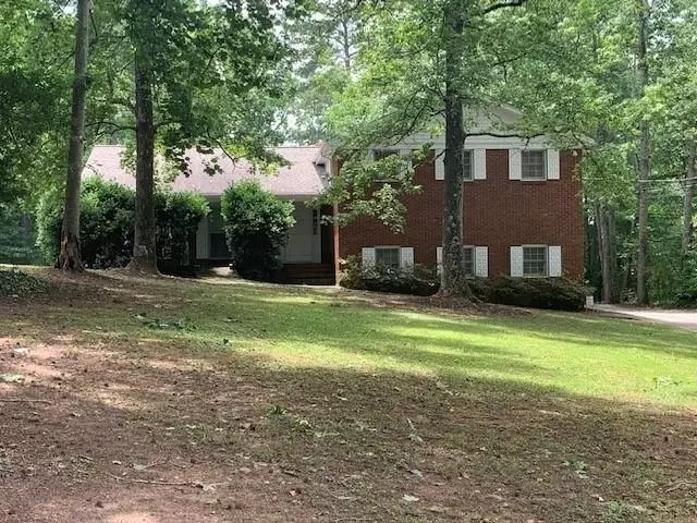 2219 Scenic DR, Snellville, GA 30078