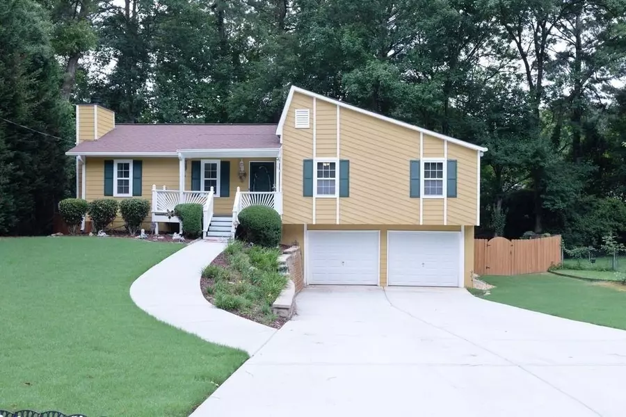 3883 Misty Bleau DR, Powder Springs, GA 30127