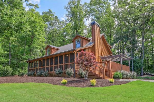 42 Red Bud LN, Hiawassee, GA 30546