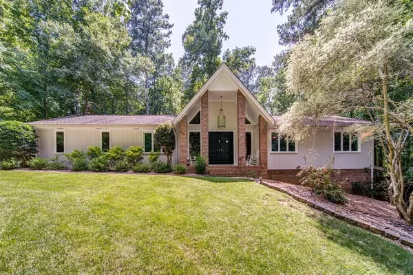 1040 HUNTERHILL DR, Roswell, GA 30075