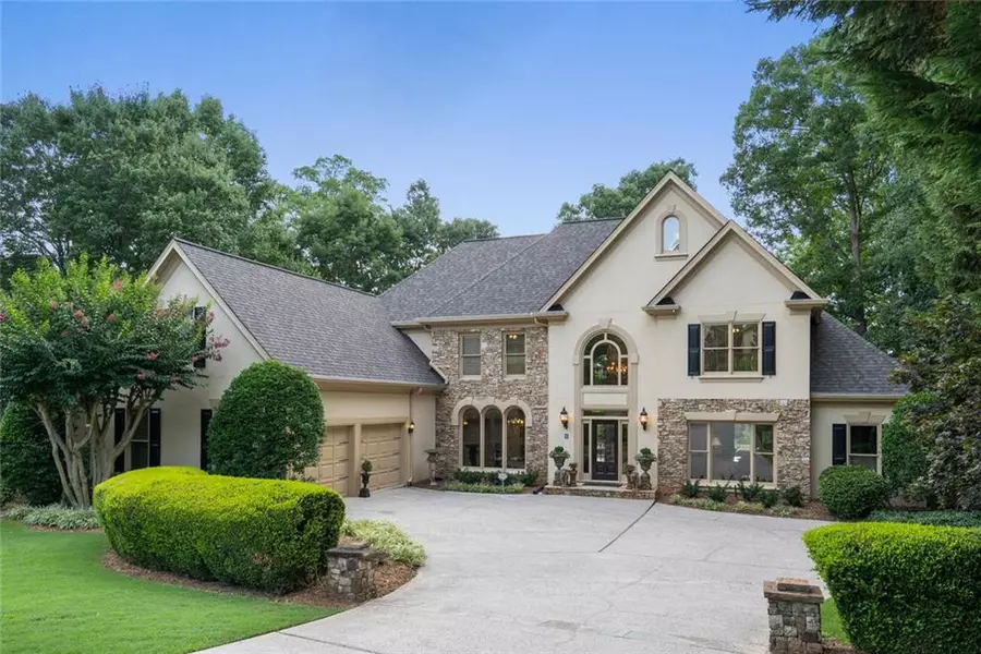 9095 Nesbit Lakes DR, Alpharetta, GA 30022