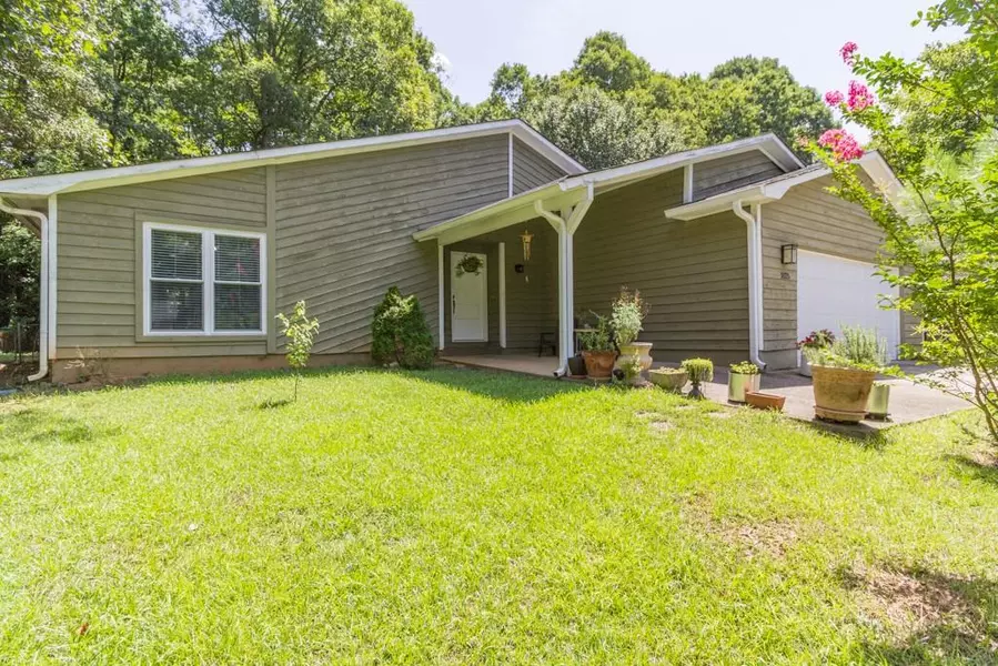 1025 Park Forest TRL NW, Lilburn, GA 30047