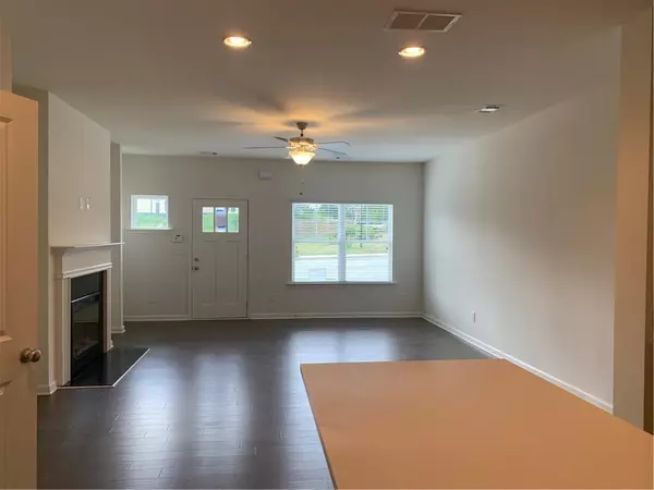 Atlanta, GA 30331,898 Ambient WAY #325