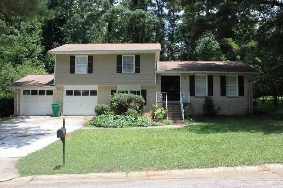 6048 Stonearch DR, Stone Mountain, GA 30087