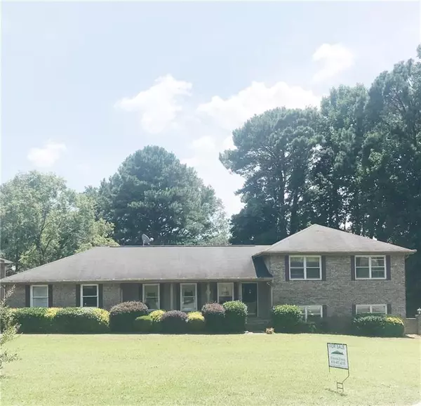 553 Villa DR SW, Lilburn, GA 30047