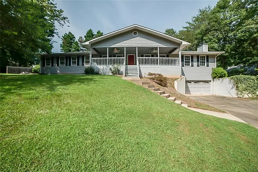 2135 Ivy LN, Cumming, GA 30041