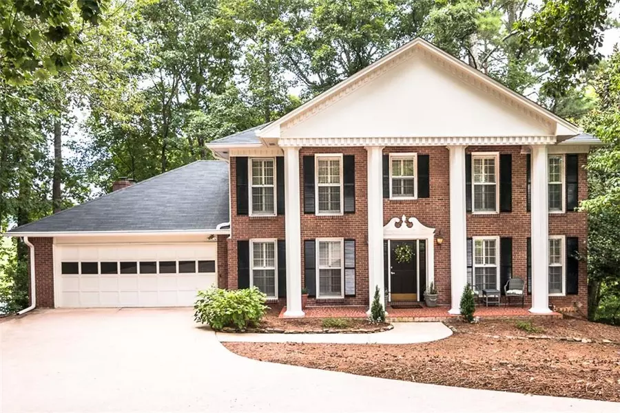 400 Fallen Leaf LN, Roswell, GA 30075