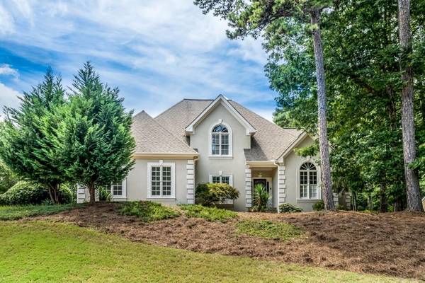 800 Stonehaven LN, Alpharetta, GA 30005