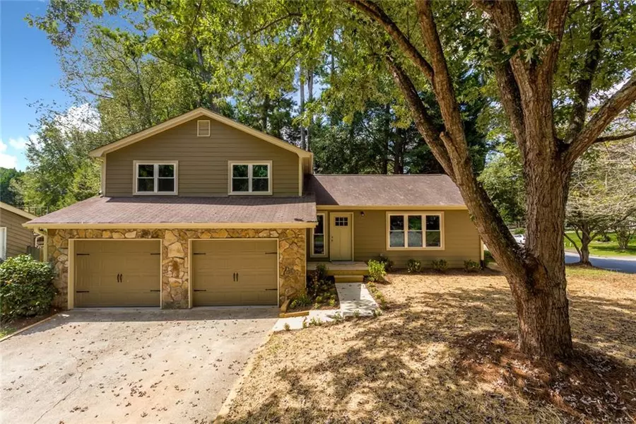 350 Sea Holly CIR, Roswell, GA 30076