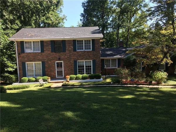 862 Hardwood CT, Stone Mountain, GA 30083