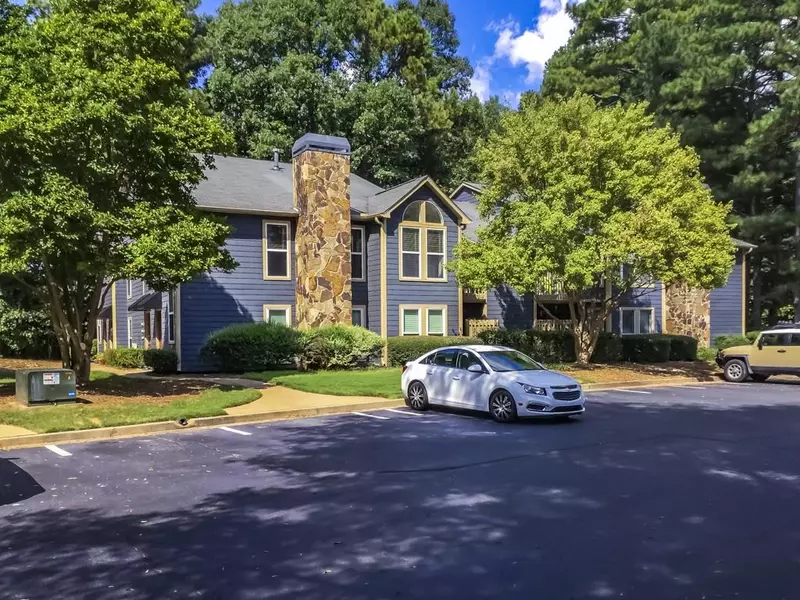 3303 CANYON POINT CIR, Roswell, GA 30076