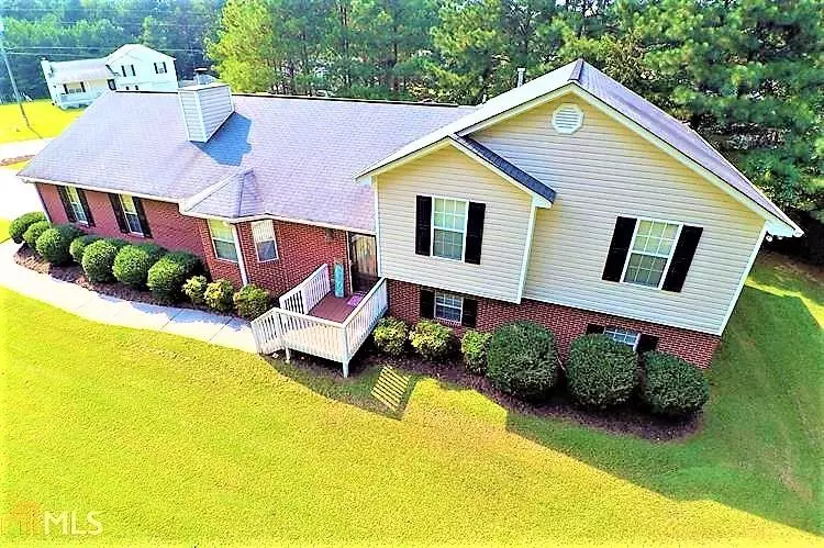 203 Eagle Watch DR, Carrollton, GA 30117