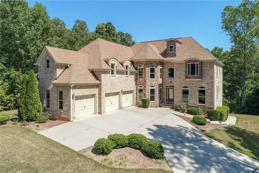 8945 Private Cove DR, Gainesville, GA 30506