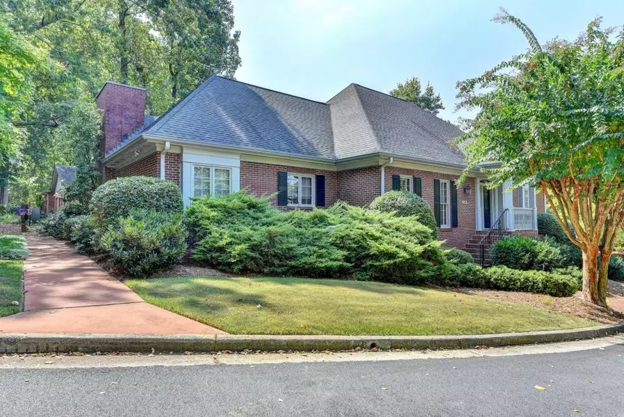 13 Downshire LN, Decatur, GA 30033