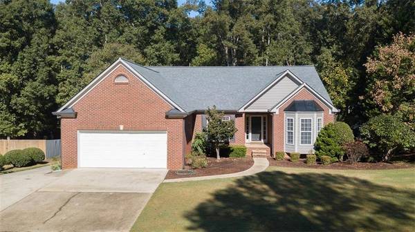 6194 Saddlehorse DR, Flowery Branch, GA 30542