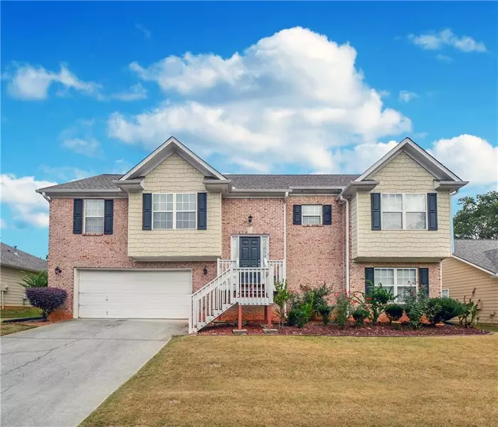 3990 Savannah Ridge TRCE, Loganville, GA 30052