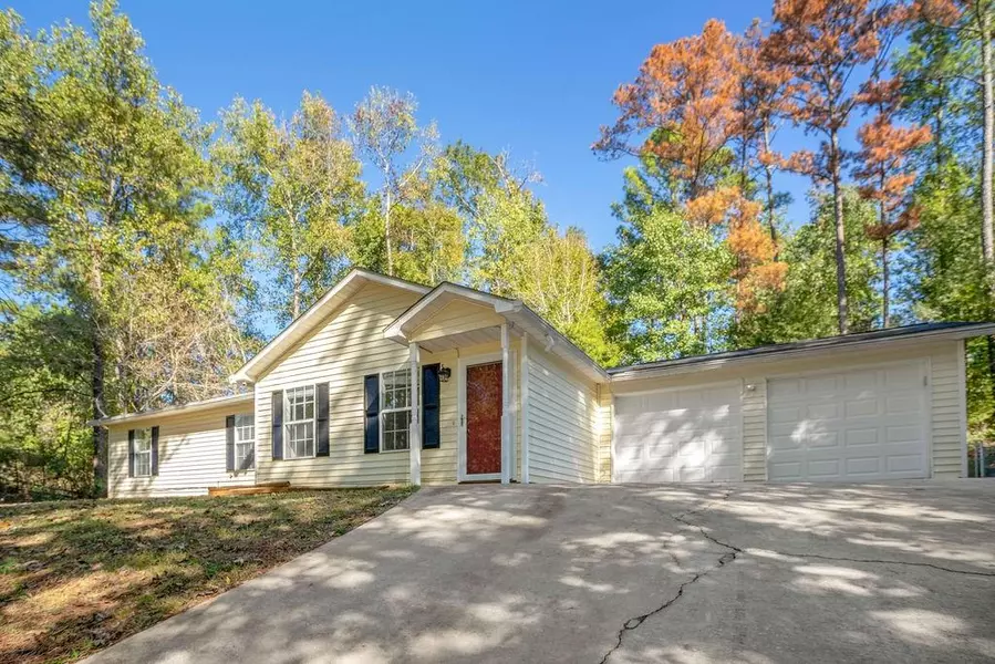 220 Splitwood LN, Fairburn, GA 30213