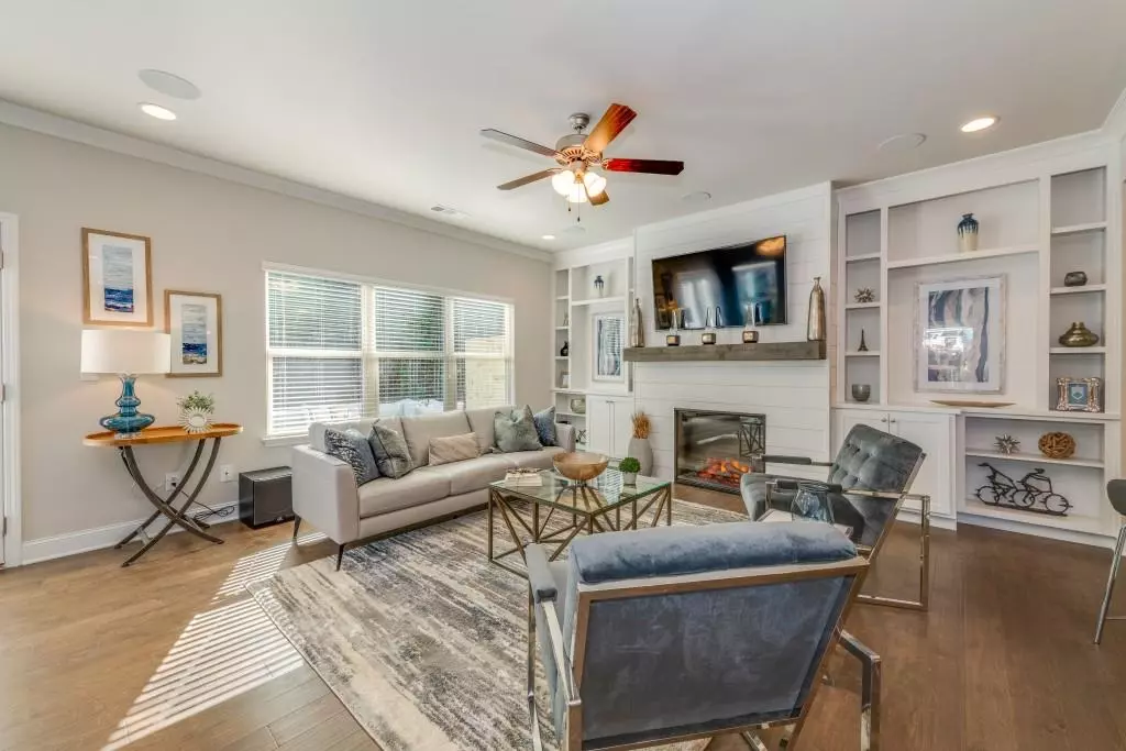 Atlanta, GA 30354,397 Mulberry ROW #2704